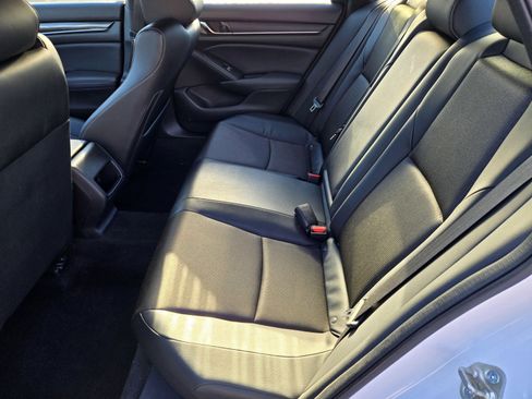 Used 2018 Honda Accord Sport image 10