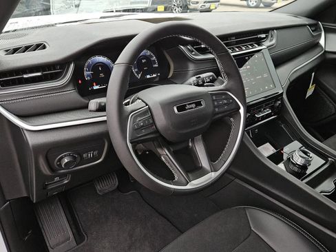 New 2025 Jeep Grand Cherokee L Altitude image 20