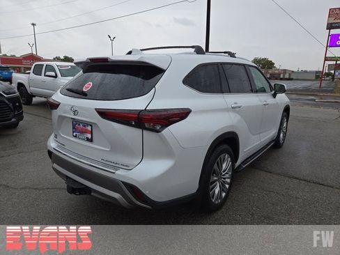 Used 2025 Toyota Highlander Platinum image 31