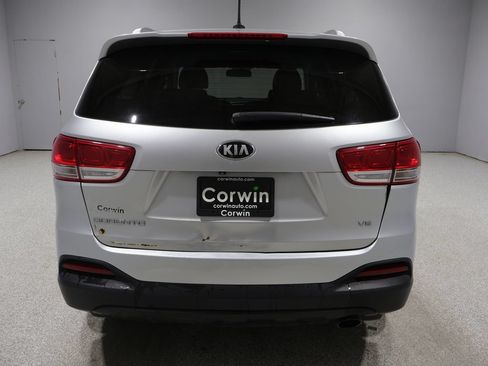 Used 2018 Kia Sorento LX AWD/4WD image 3