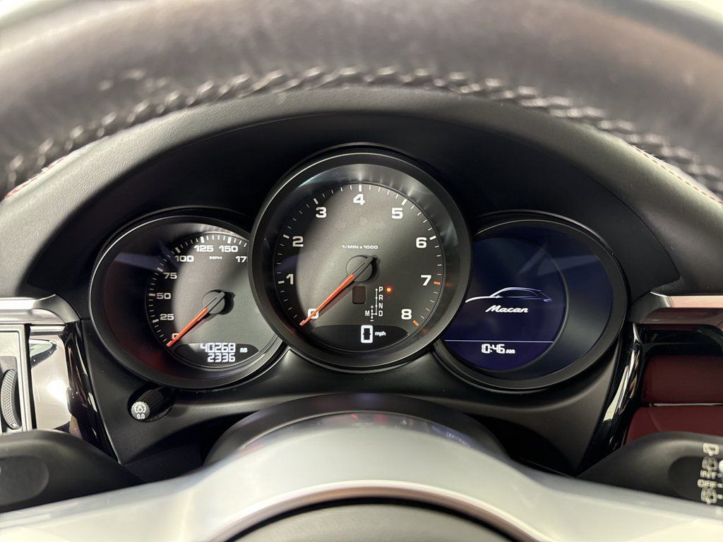 Certified 2021 Porsche Macan AWD/4WD image 37