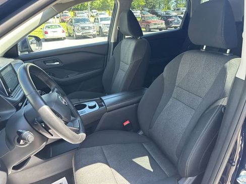 Used 2025 Nissan Rogue SV AWD/4WD image 15
