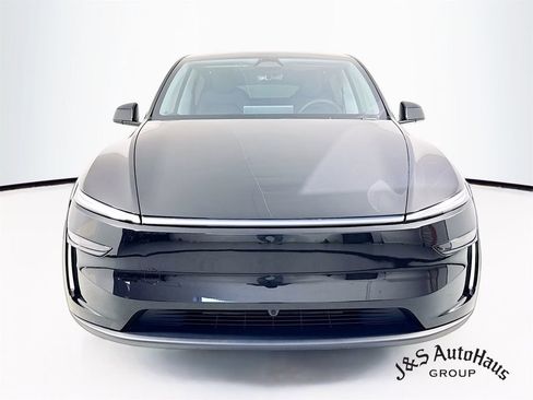 Used 2026 Tesla Model Y Long Range image 2