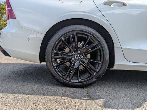 Used 2024 Volvo S60 B5 Plus image 25