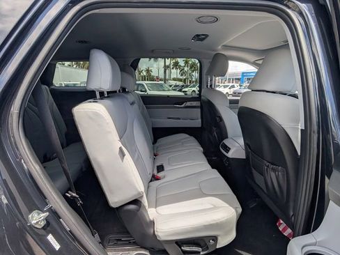 Used 2024 Hyundai Palisade SEL FWD image 17