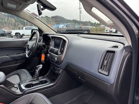 Used 2022 Chevrolet Colorado Z71 w/ Z71 Midnight Edition image 27