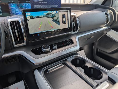 Certified 2025 Ford Expedition Platinum AWD/4WD image 36