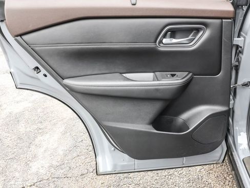 Used 2021 Nissan Rogue Platinum image 27