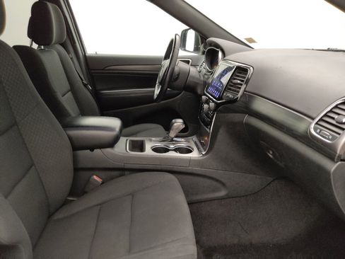 Used 2019 Jeep Grand Cherokee Laredo RWD image 21
