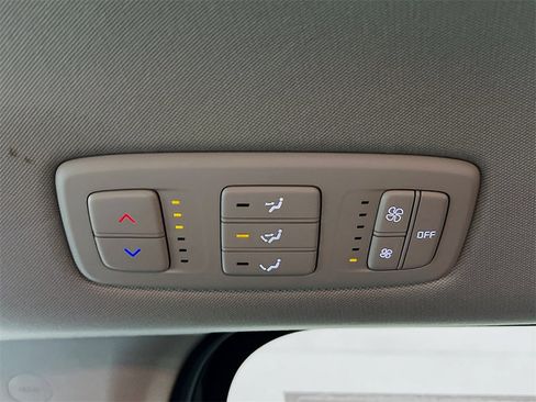 Used 2024 Kia Carnival LX image 23