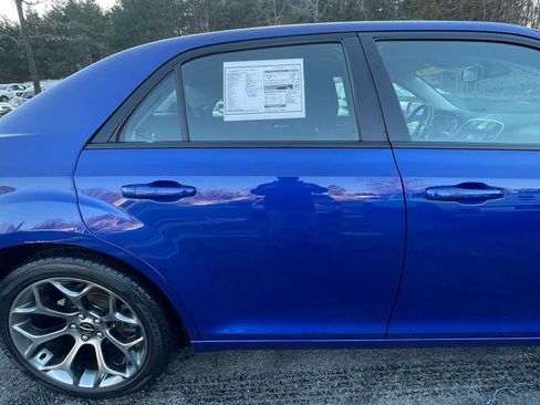 Used 2018 Chrysler 300 Touring w/ Sport Appearance Package image 10