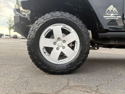 Used 2011 Jeep Wrangler Unlimited Sahara w/ Connectivity Group AWD/4WD image 11
