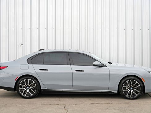 Used 2023 BMW i7 xDrive60 w/ Executive Package 2 image 63