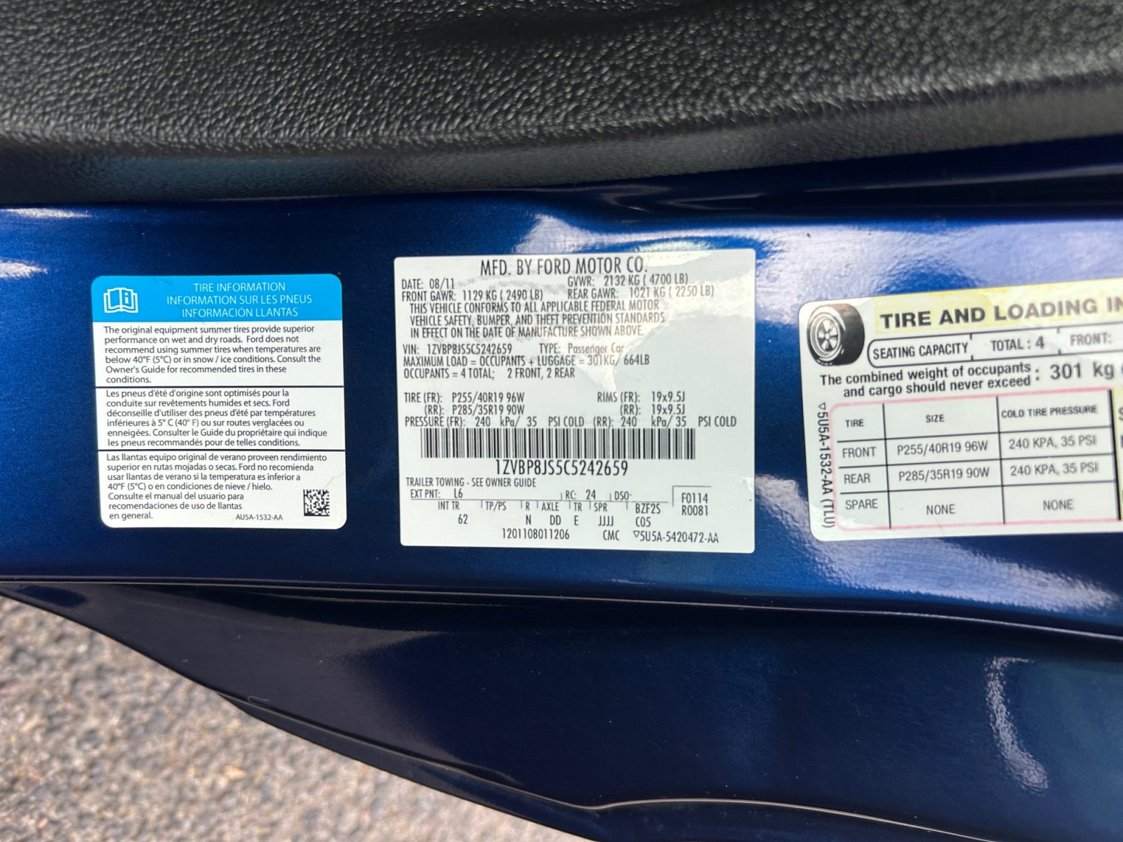 Used 2012 Ford Mustang Shelby GT500 w/ Electronics Pkg RWD image 25