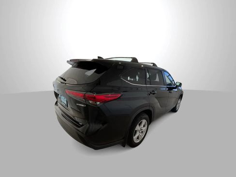 Used 2023 Toyota Highlander LE AWD/4WD image 8