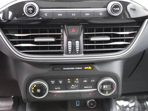 Used 2020 Ford Escape SE image 15