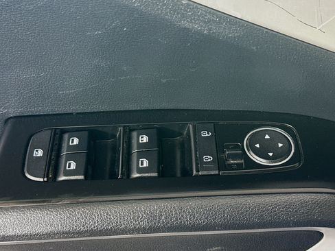 Used 2023 Kia Soul LX w/ Option Group 015 FWD image 23