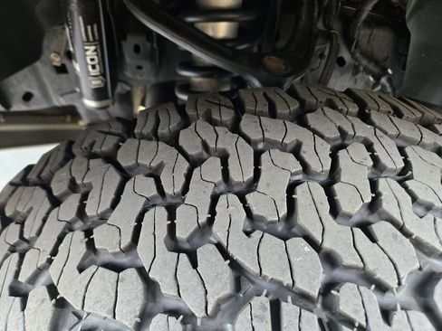 Used 2014 Ford F150 Raptor w/ Equipment Group 801A Luxury image 17