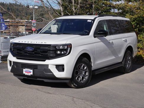 Certified 2025 Ford Expedition Active image 2