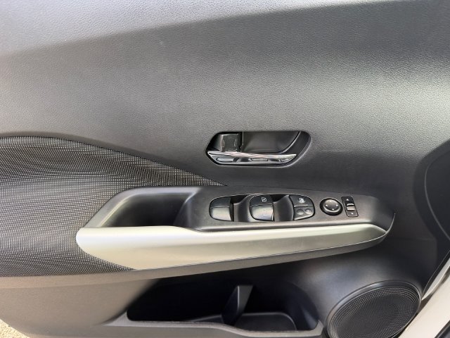 Used 2019 Nissan Kicks SV FWD image 30