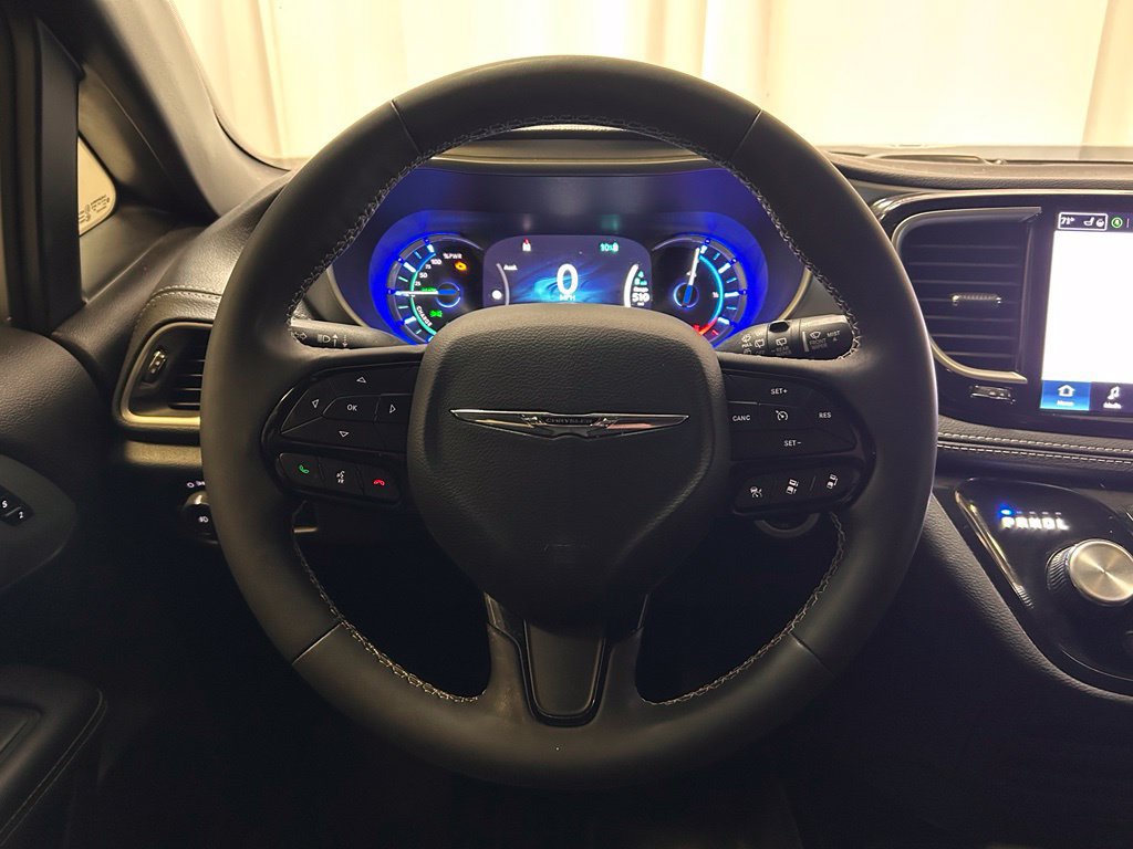 Used 2023 Chrysler Pacifica Touring-L w/ Uconnect Theater Family Group FWD image 15