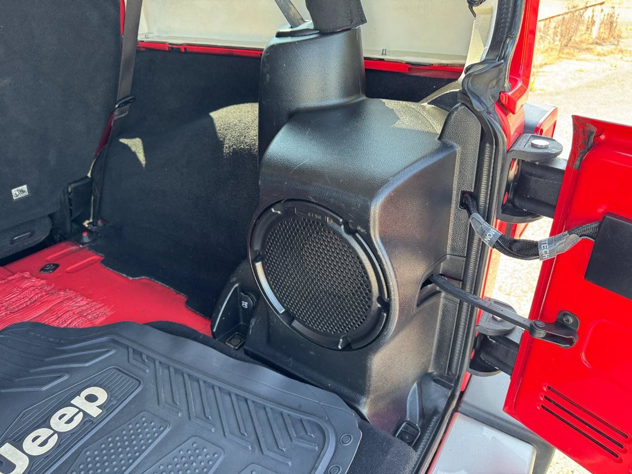 Used 2013 Jeep Wrangler Unlimited Sahara w/ Connectivity Group AWD/4WD image 21