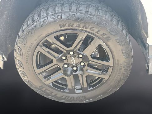 Used 2025 Chevrolet Silverado 1500 LT Trail Boss w/ Convenience Package II AWD/4WD image 31