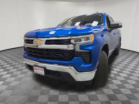 Used 2023 Chevrolet Silverado 1500 LT w/ Protection Package AWD/4WD image 7
