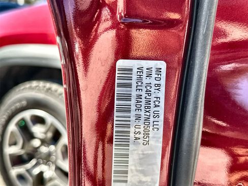 Used 2022 Jeep Cherokee Trailhawk image 20