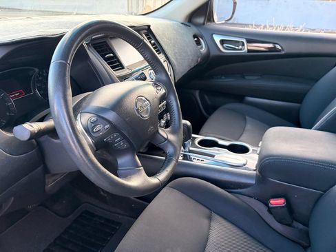 Used 2017 Nissan Pathfinder SV FWD image 8