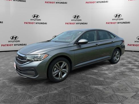 Used 2024 Volkswagen Jetta SE FWD image 7