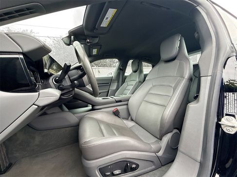 Used 2021 Porsche Taycan image 23