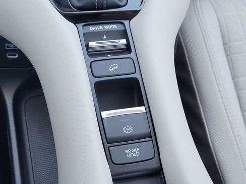 Used 2024 Honda HR-V LX image 25