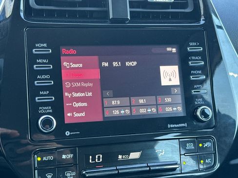 Used 2022 Toyota Prius L Eco image 15