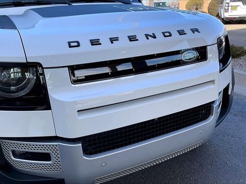 Used 2025 Land Rover Defender 90 S image 30