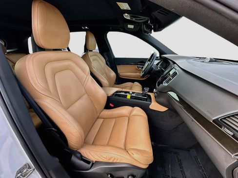 Used 2018 Volvo XC90 T6 Momentum w/ Convenience Package AWD/4WD image 28