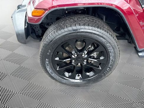 Used 2021 Jeep Wrangler Unlimited Sahara w/ Cold Weather Group AWD/4WD image 35