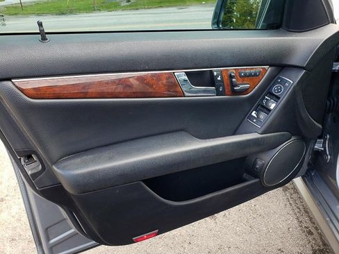 Used 2011 Mercedes-Benz C 300 4MATIC Sedan image 9