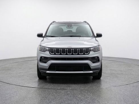 Used 2025 Jeep Compass Limited AWD/4WD image 2