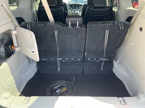 Used 2024 Chrysler Pacifica Limited FWD image 30