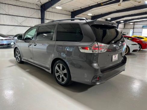 Used 2019 Toyota Sienna SE Premium image 48