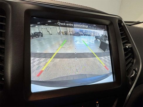 Used 2022 Jeep Cherokee Trailhawk image 27