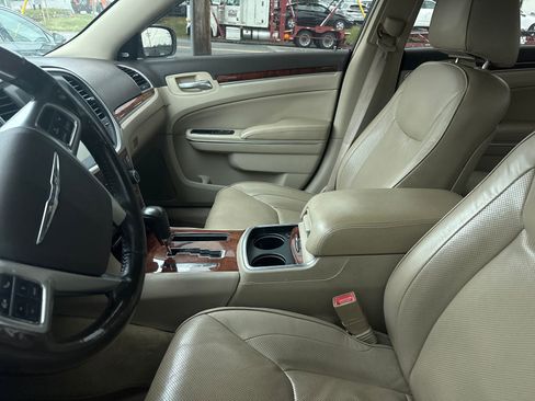 Used 2011 Chrysler 300 Limited w/ Luxury Group image 9