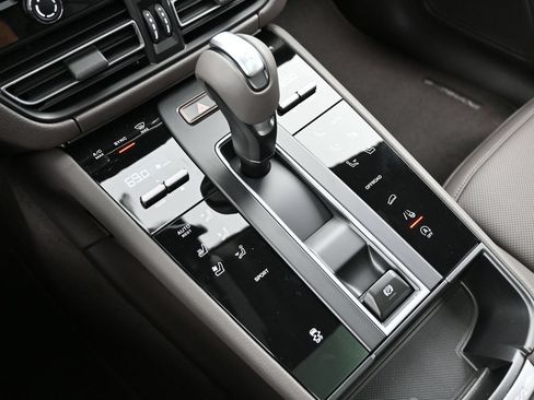 Certified 2026 Porsche Macan AWD/4WD image 22