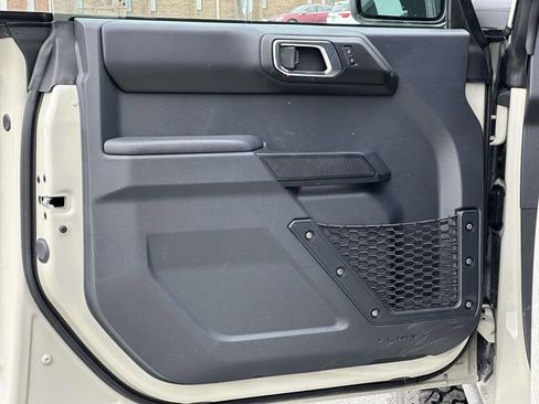 Used 2025 Ford Bronco Badlands image 8