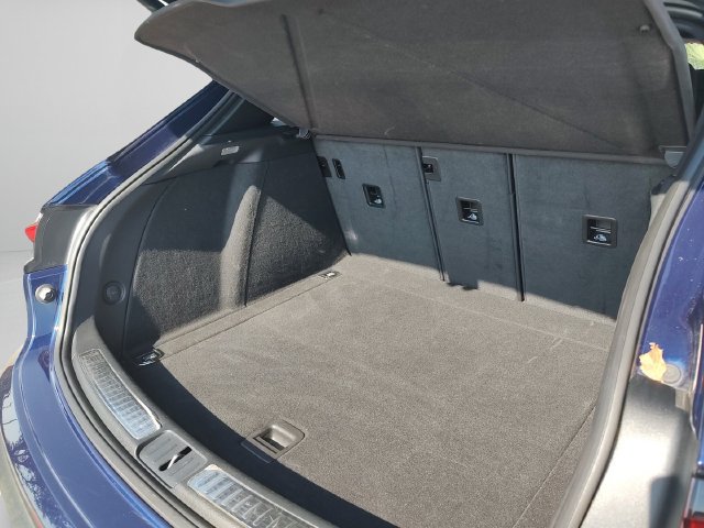 Used 2023 Porsche Macan Turbo AWD/4WD image 31