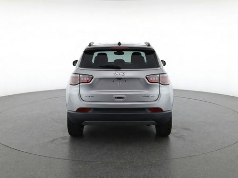 Used 2025 Jeep Compass Limited image 7