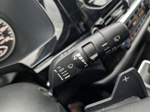 Used 2023 Nissan Pathfinder SL AWD/4WD image 27