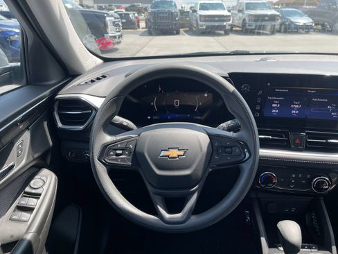 Used 2026 Chevrolet TrailBlazer LT FWD image 16