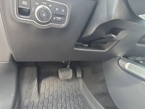 Used 2025 Mercedes-Benz GLB 250 GLB 250 4MATIC w/ Exclusive Package image 16